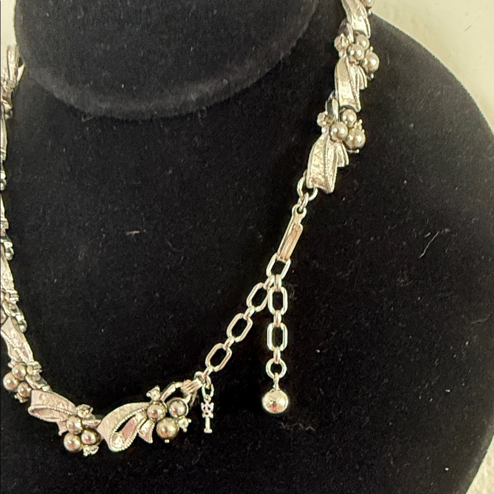 Vintage Silver Tone Silver Trifari Necklace and Clip Earrings - Picture 3 of 7